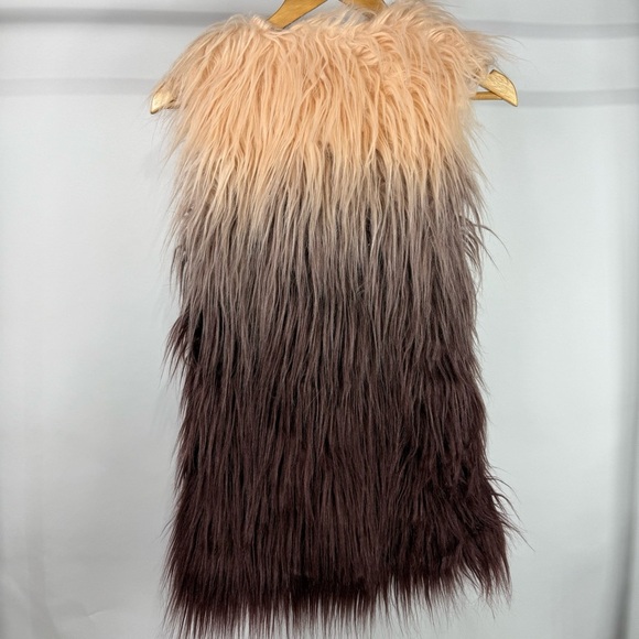 Me Jane Women's Fly Away Ombre Faux Fur Vest - Size Small - Picture 4 of 7
